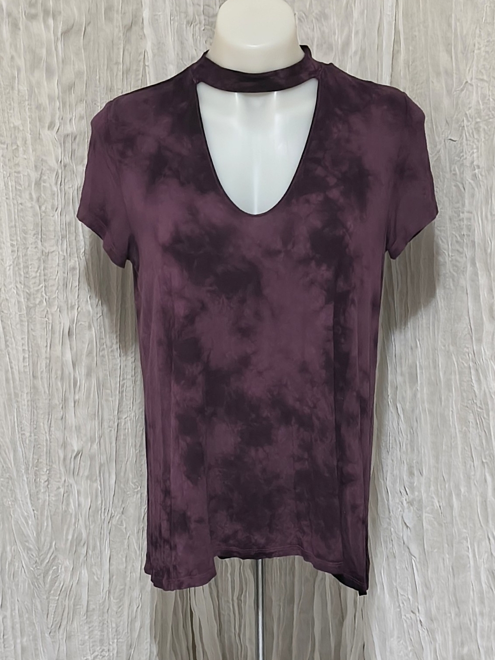American Eagle Outfitters Plum Tie-Dye Choker V-Neck Short Sleeve Top